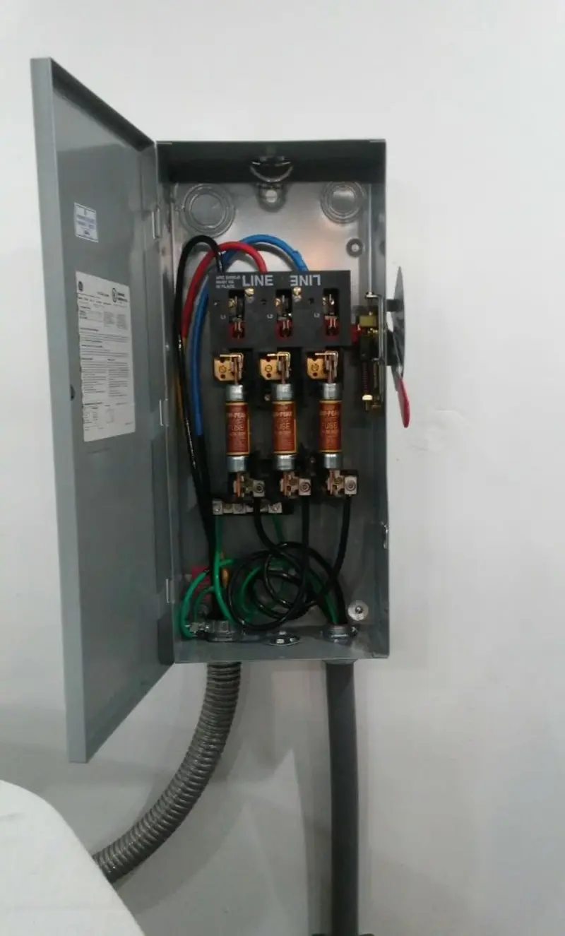 Three-phase disconnect switch installed for Smoke Detector Installation in Crafton